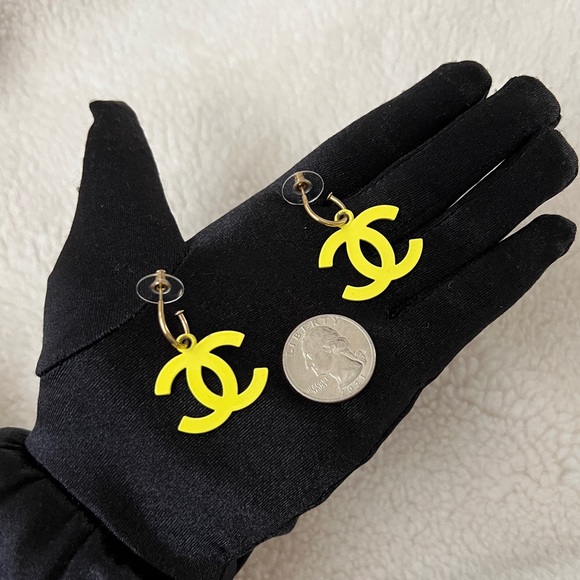 Auth Chanel Vintage Neon Yellow CC Logo Earrings w/ Gold hdw - Picture 2 of 8